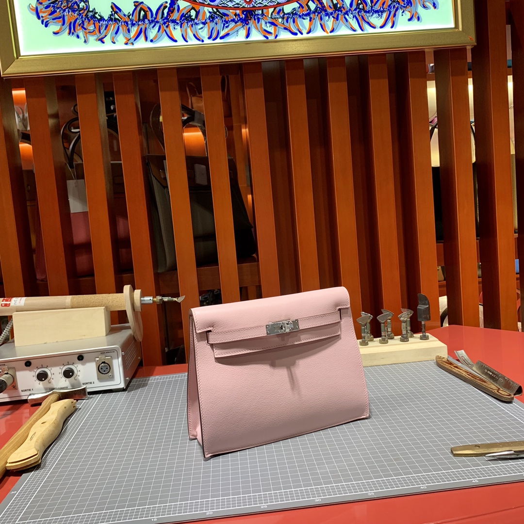 Hermes女包批发 爱马仕3Q粉色顶级Swift牛皮Kelly Danse斜挎小包 银扣