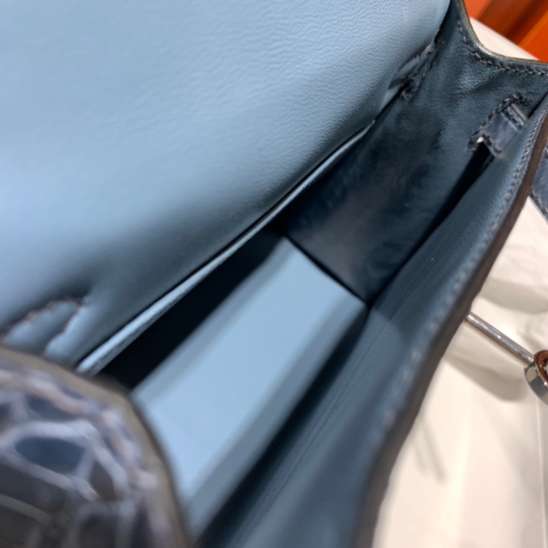 爱马仕包包官网 Hermes Minikelly19CM 2代迷你凯莉包 牛仔蓝亮光鳄鱼皮