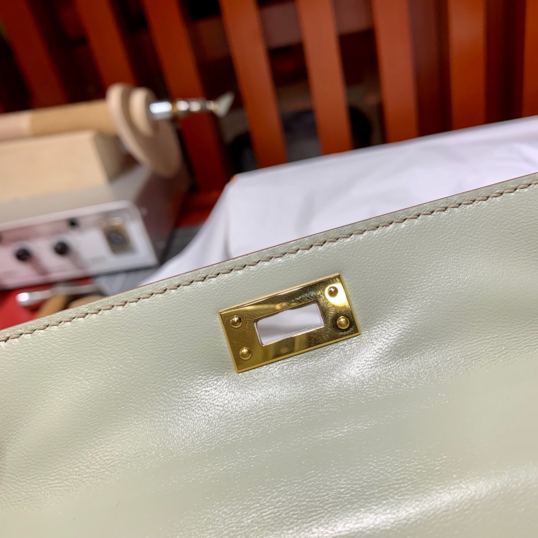 现货 爱马仕Minikelly2代手包 Hermes奶油灰雾面鳄鱼皮迷你凯莉包 金扣