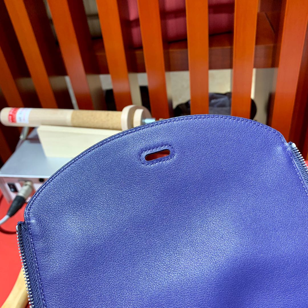 爱马仕琳迪包尺寸 Hermes Lindy26CM M3水墨蓝原厂Swift皮 金银扣