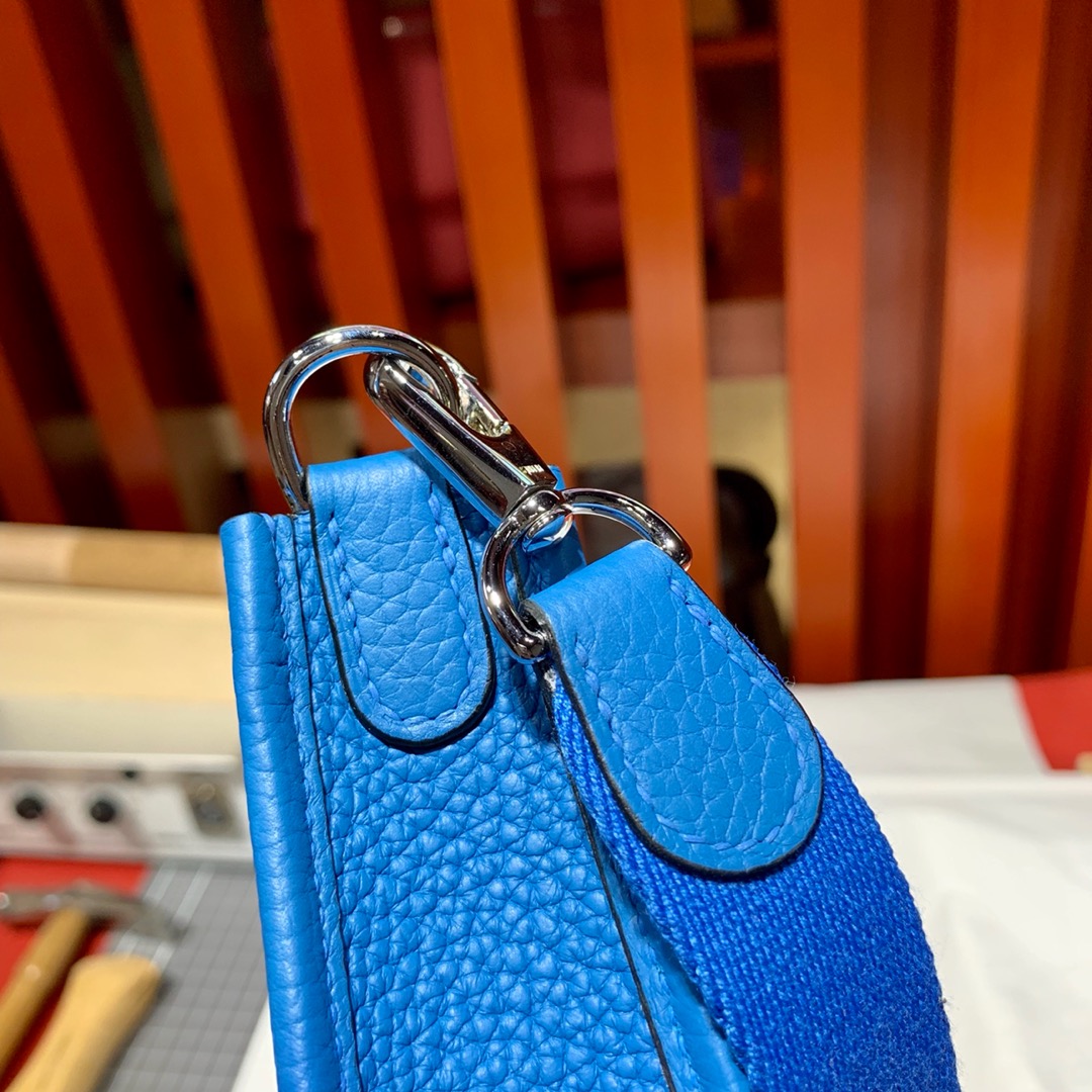 爱马仕伊芙琳包价格 Hermes Mini Evelyne17CM 坦桑尼亚蓝TC牛皮 银扣