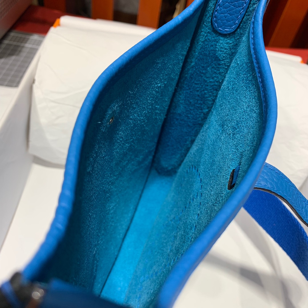 爱马仕伊芙琳包价格 Hermes Mini Evelyne17CM 坦桑尼亚蓝TC牛皮 银扣