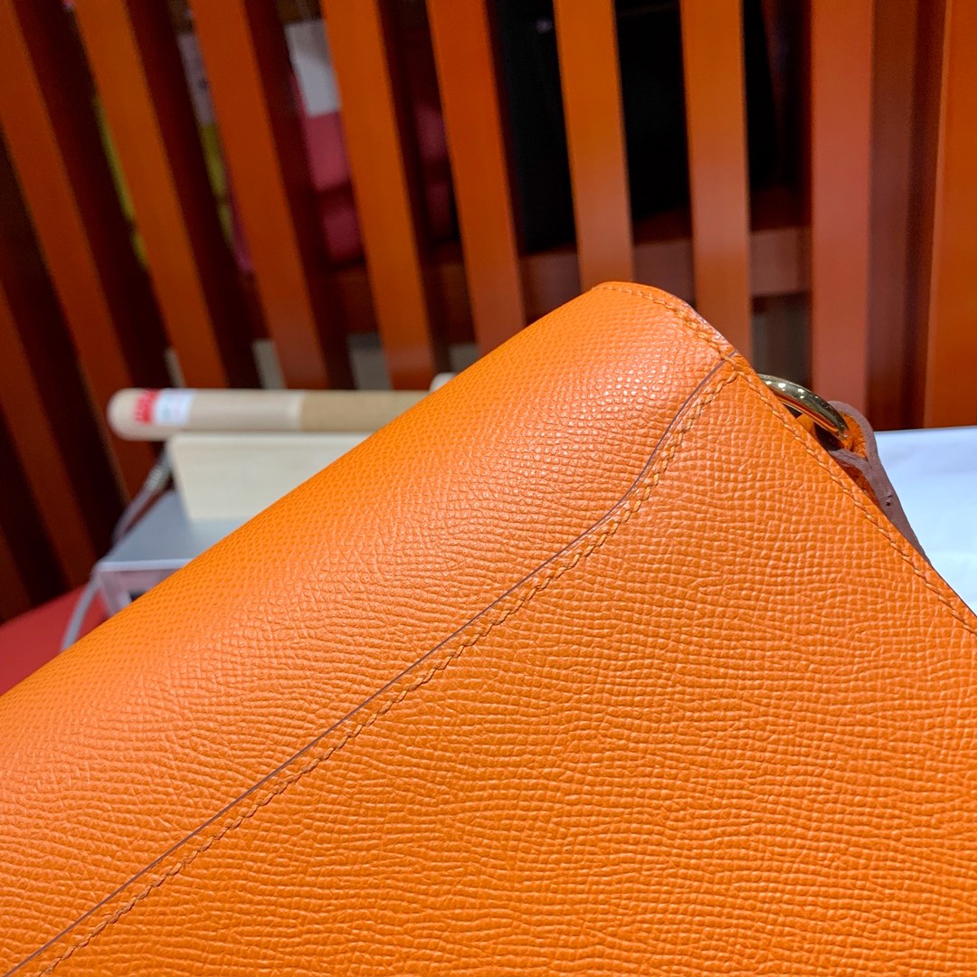 爱马仕包包官网 Hermes Roulis24cm 橙色十字纹牛皮猪鼻子包 金扣