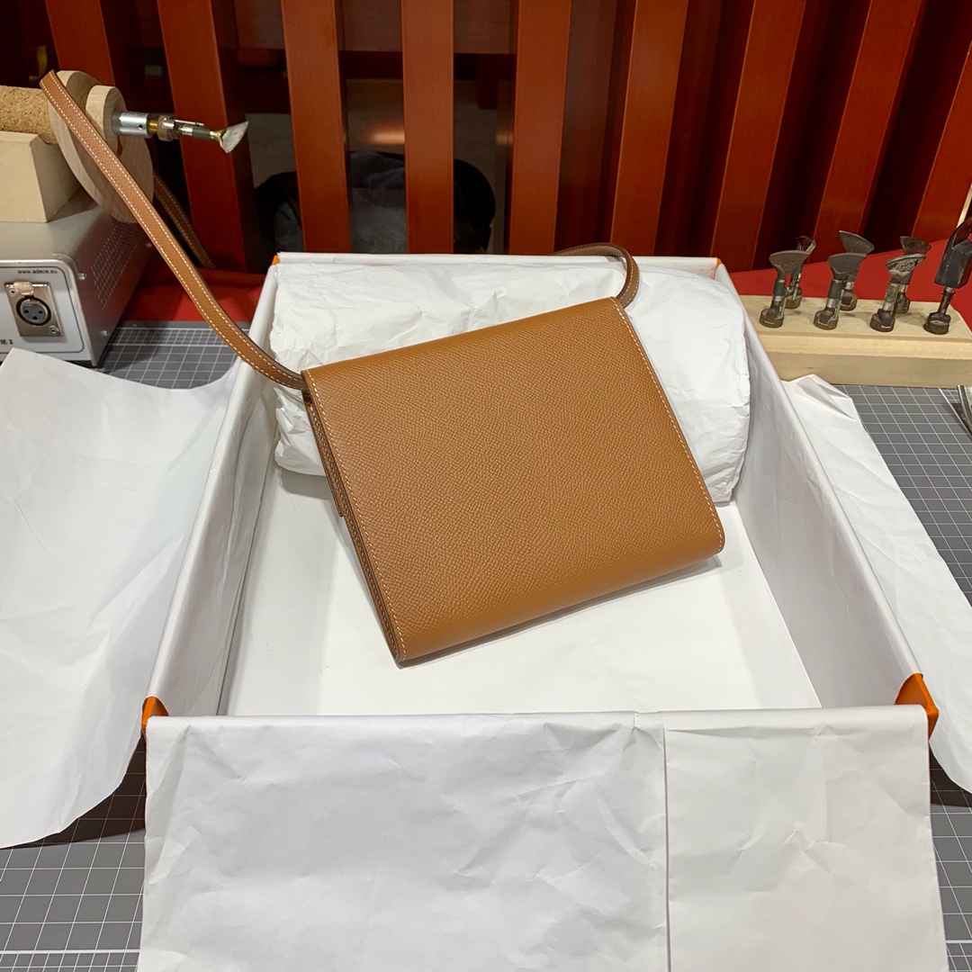 爱马仕新款女包 Hermes Clic16CM克利奇土黄色Epsom皮斜挎包 银扣