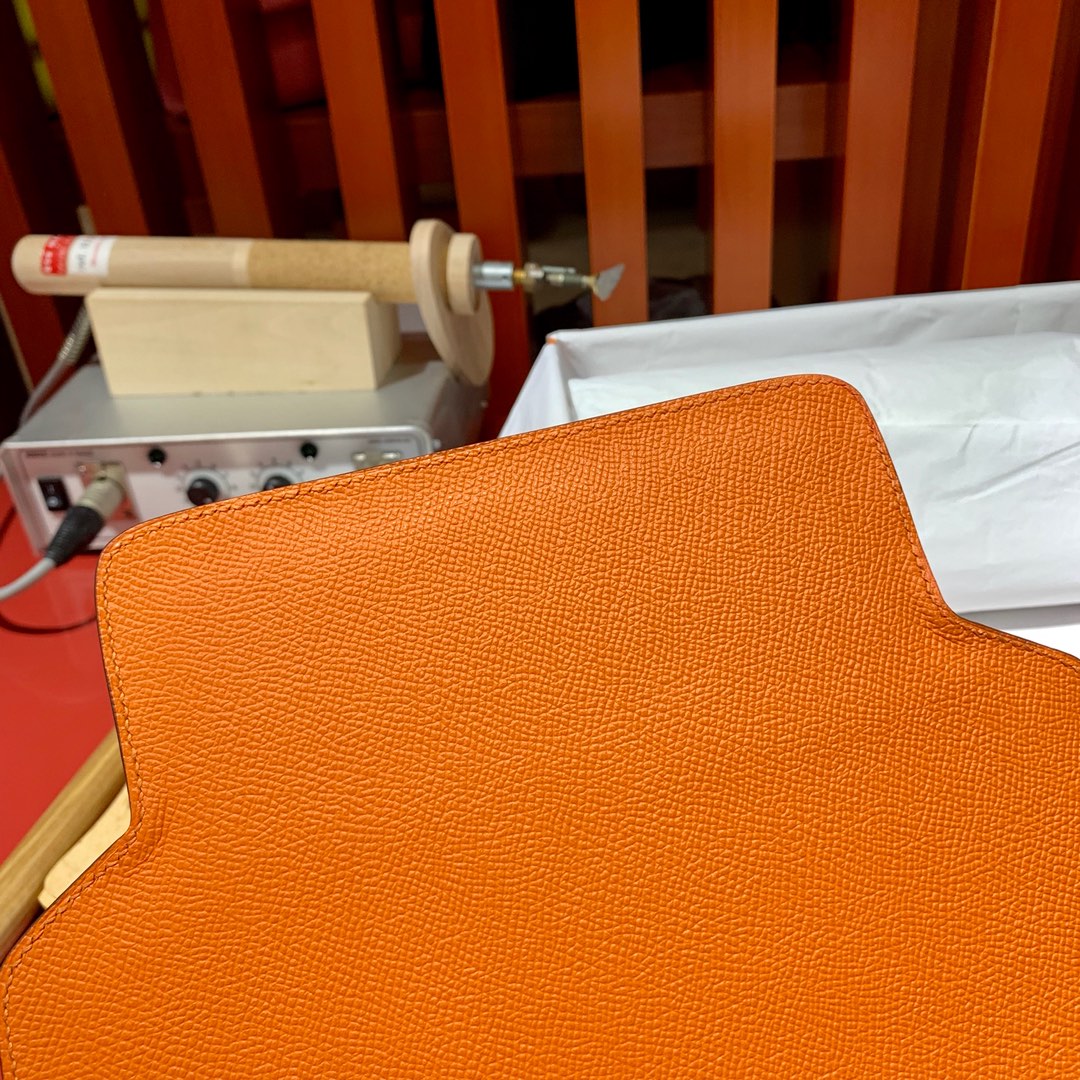 爱马仕包包官网 Hermes Roulis24cm 橙色十字纹牛皮猪鼻子包 金扣