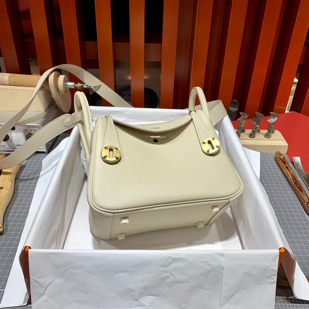 Hermes包包官网 爱马仕Togo牛皮Mini Lindy20cm迷你琳迪包 奶昔白