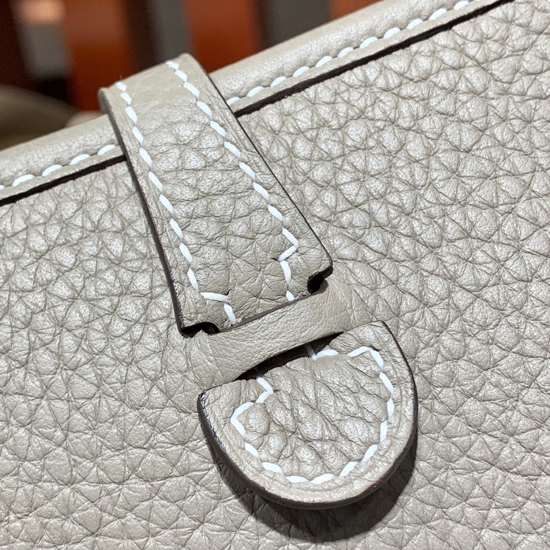 爱马仕女包价格 Hermes Mini Evelyne伊芙林包17CM 沥青灰TC牛皮 银扣