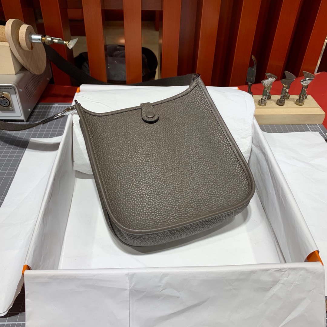 现货 Hermes Mini Evelyne17cm 爱马仕锡器灰原厂TC牛皮迷你伊芙琳包 银扣