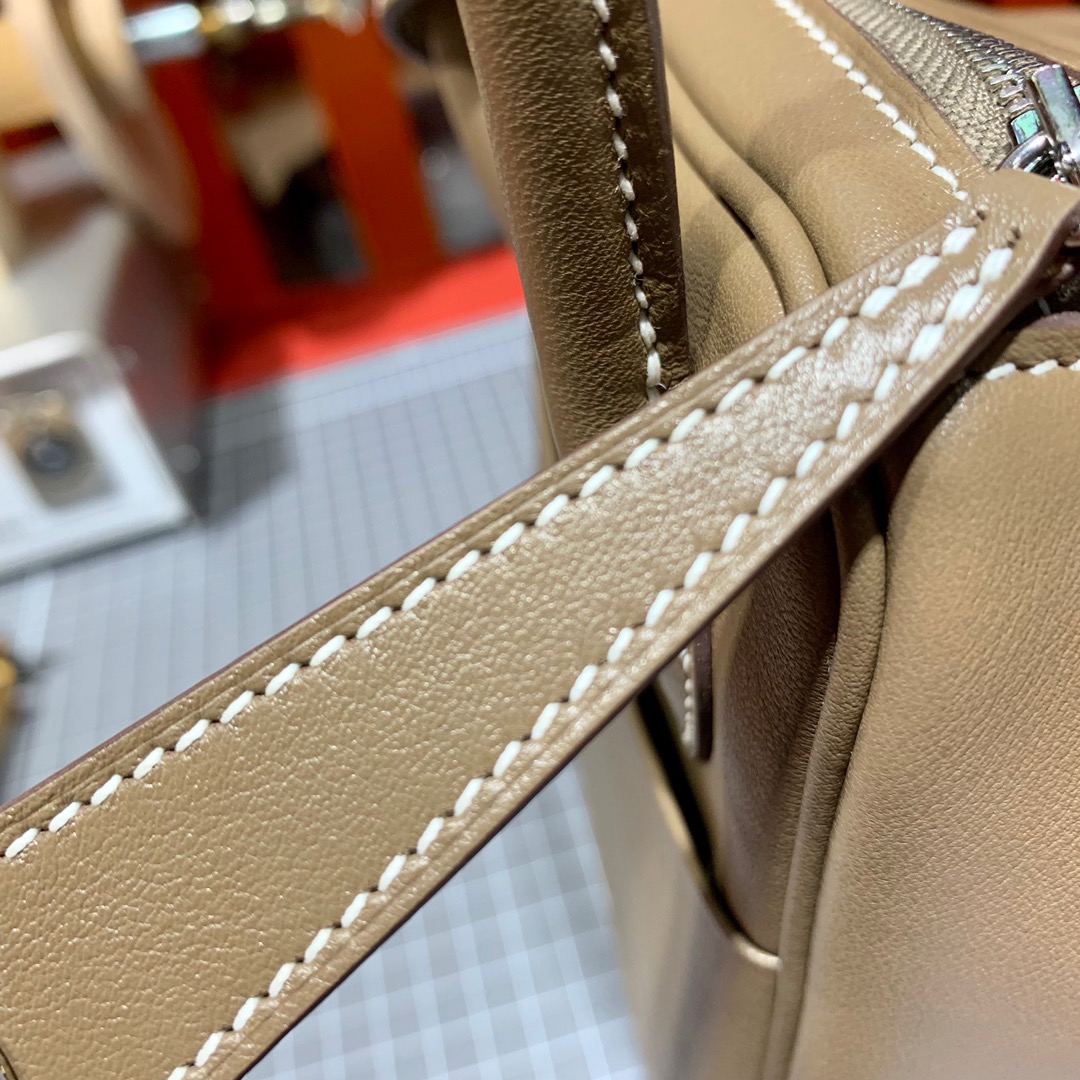Hermes包包官网 爱马仕原厂Swift皮琳迪包Lindy26CM CK18大象灰 金银扣