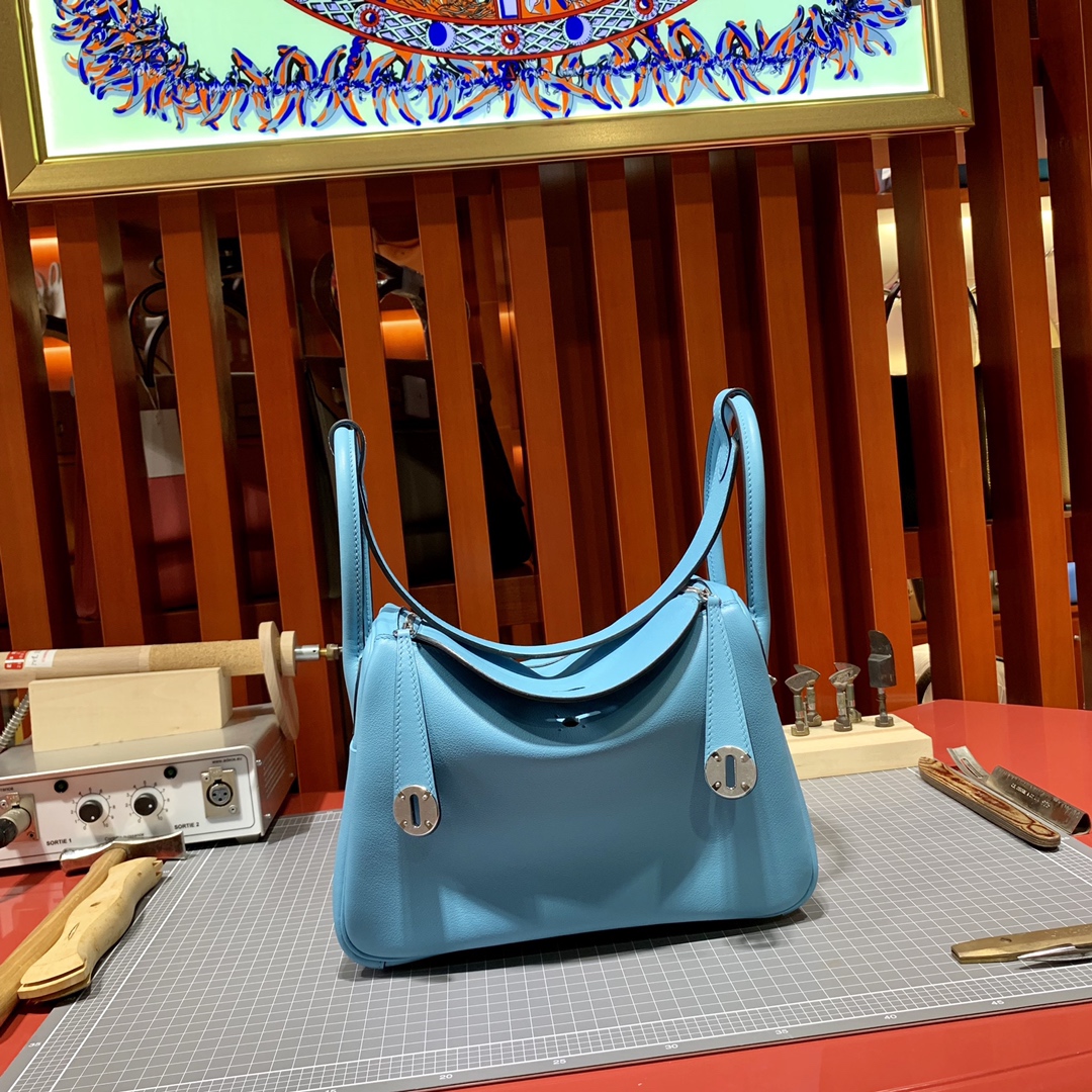 爱马仕琳迪包尺寸 Hermes Lindy26CM 北方蓝Swift皮 金银扣
