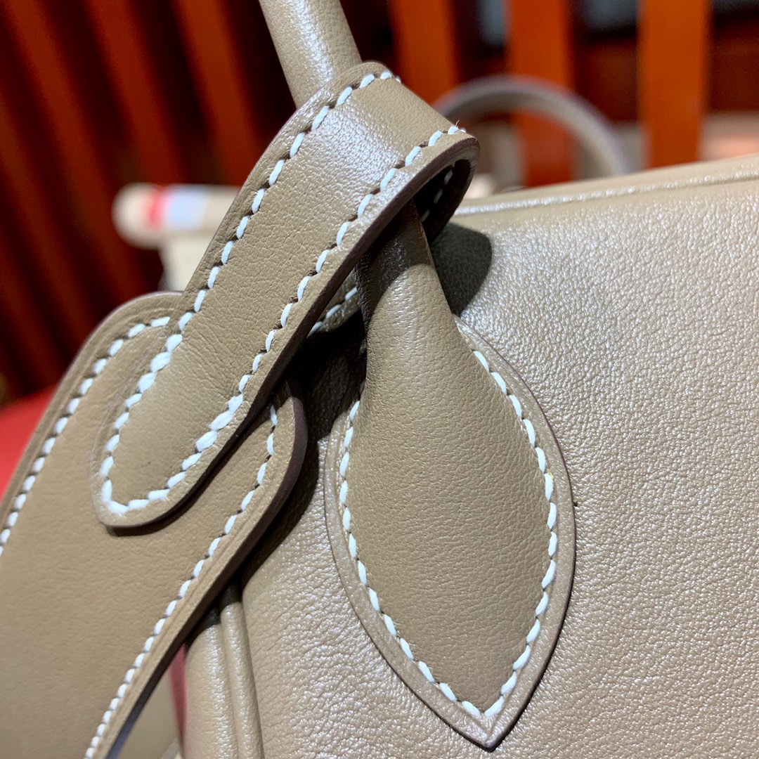 Hermes包包官网 爱马仕原厂Swift皮琳迪包Lindy26CM CK18大象灰 金银扣