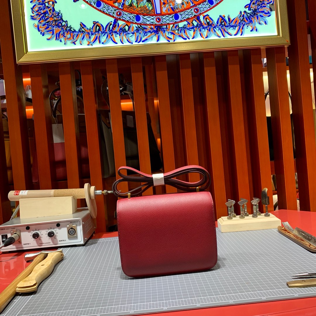 Hermes Constance19CM 爱马仕宝石红原厂掌纹牛皮康斯坦包 金扣