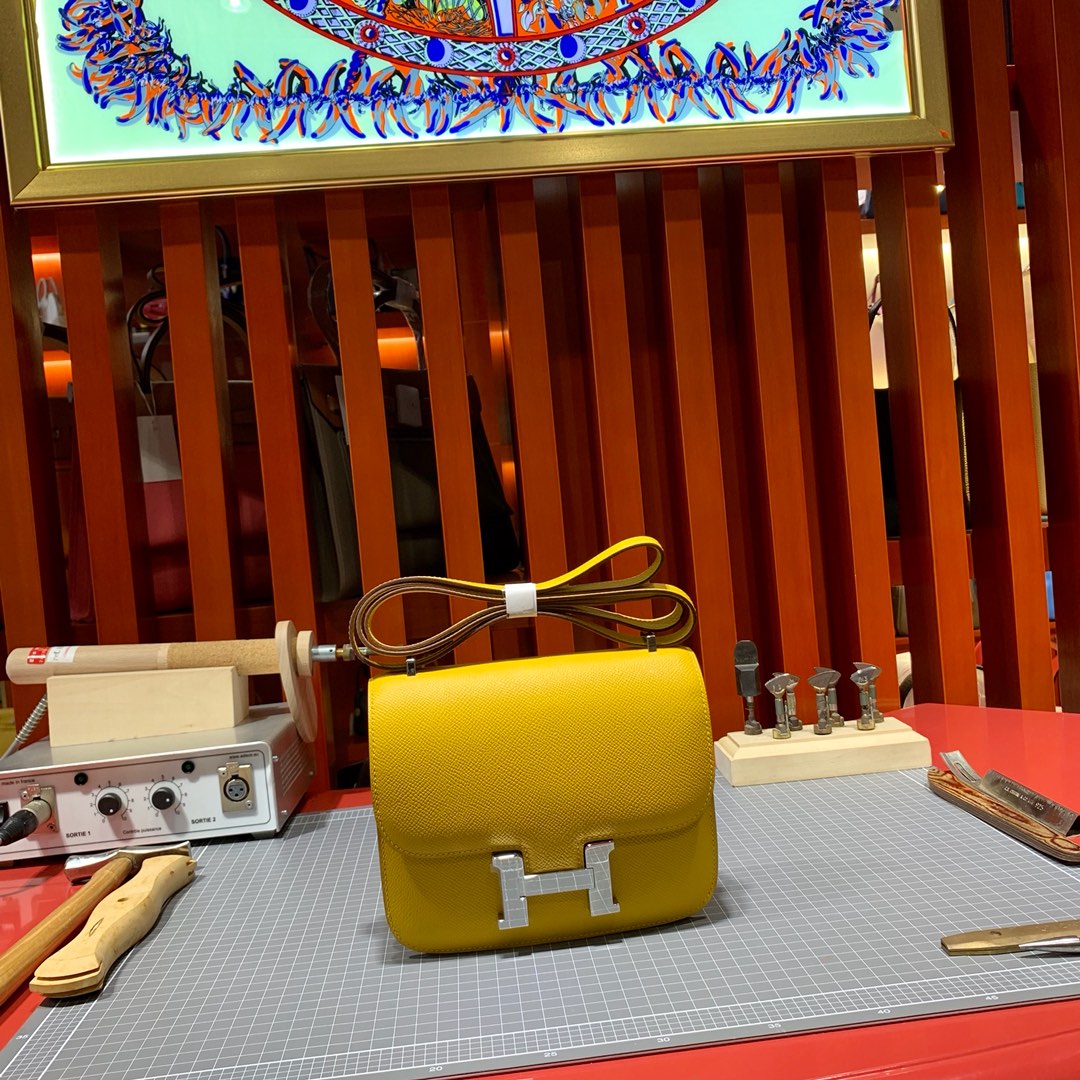 爱马仕康斯坦包价格 Hermes琥珀黄原厂Epsom牛皮Constance19CM 银扣