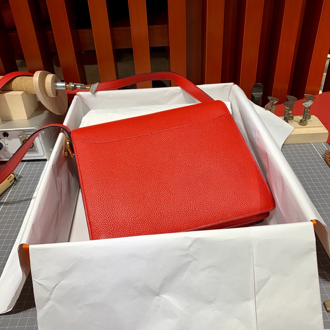 Hermes包包价格 爱马仕原厂Evercolor皮猪鼻子包Roulis24CM 中国红 金扣