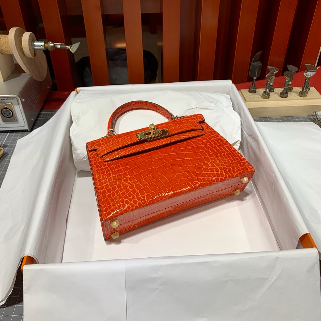 爱马仕迷你凯莉包2代 Hermes Minikelly19CM 火焰橙亮光鳄鱼皮 金扣