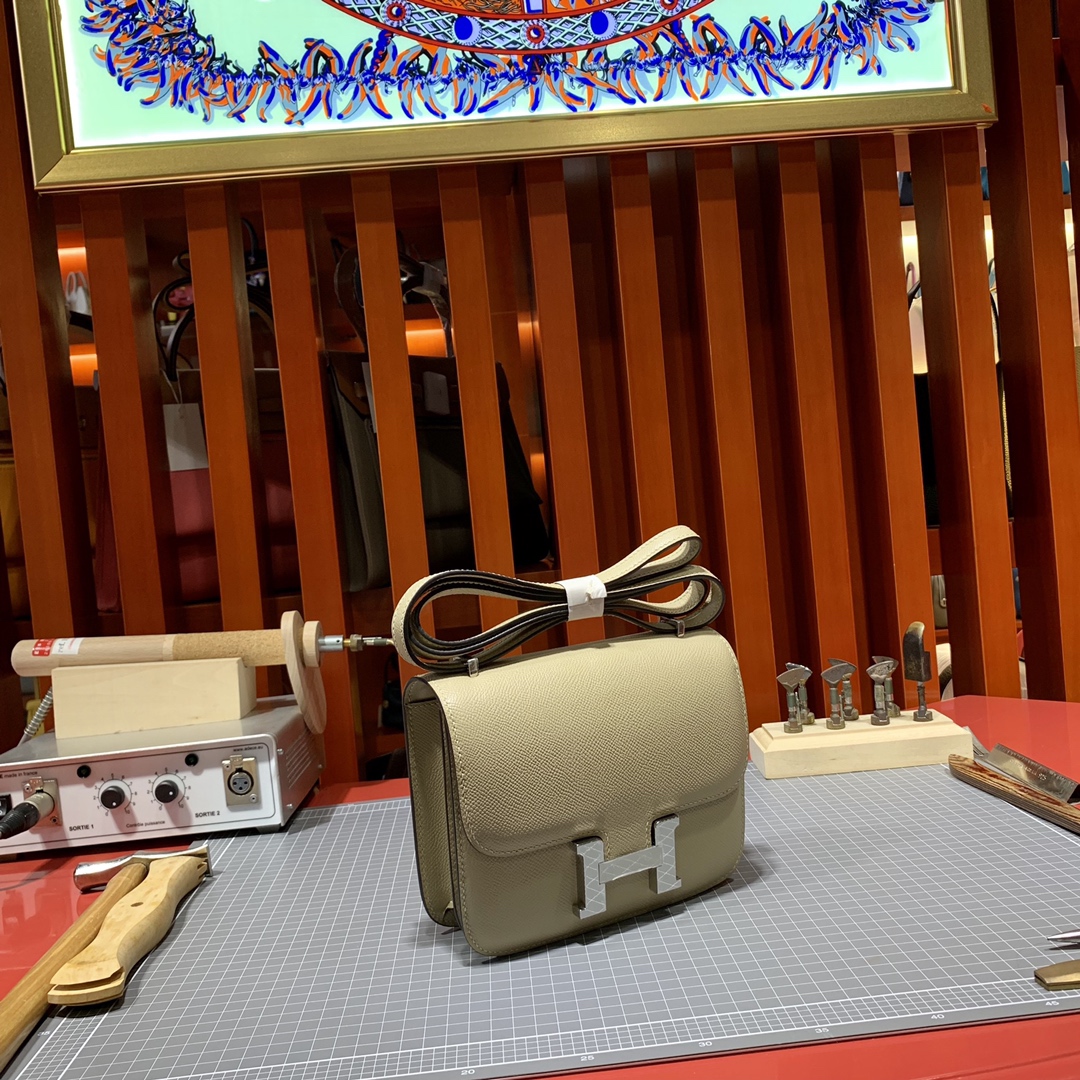 现货 Hermes Constance19CM 爱马仕斑鸠灰Epsom皮空姐包 银扣