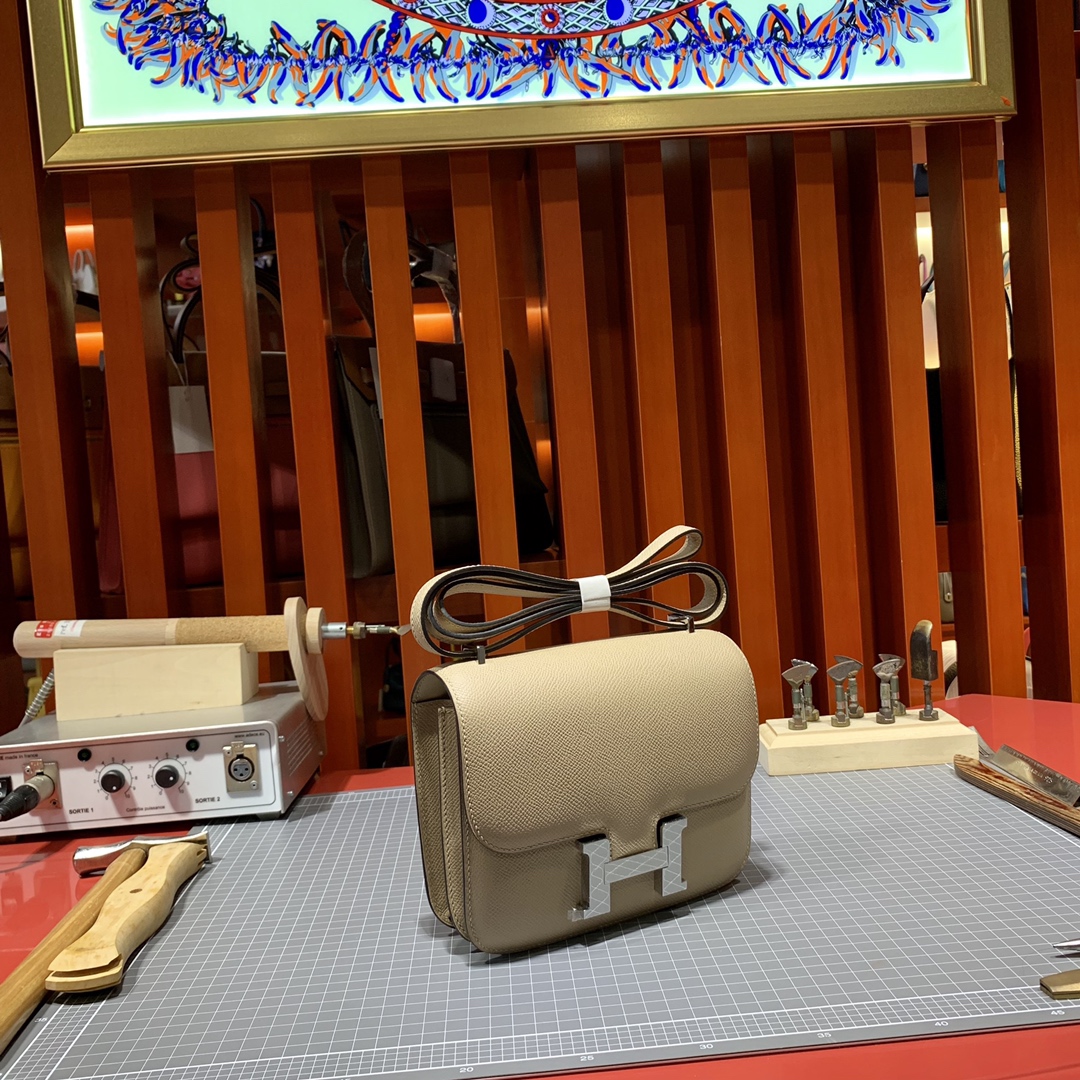 爱马仕康斯坦包 Hermes Constance19CM 风衣灰掌纹牛皮空姐包 银扣