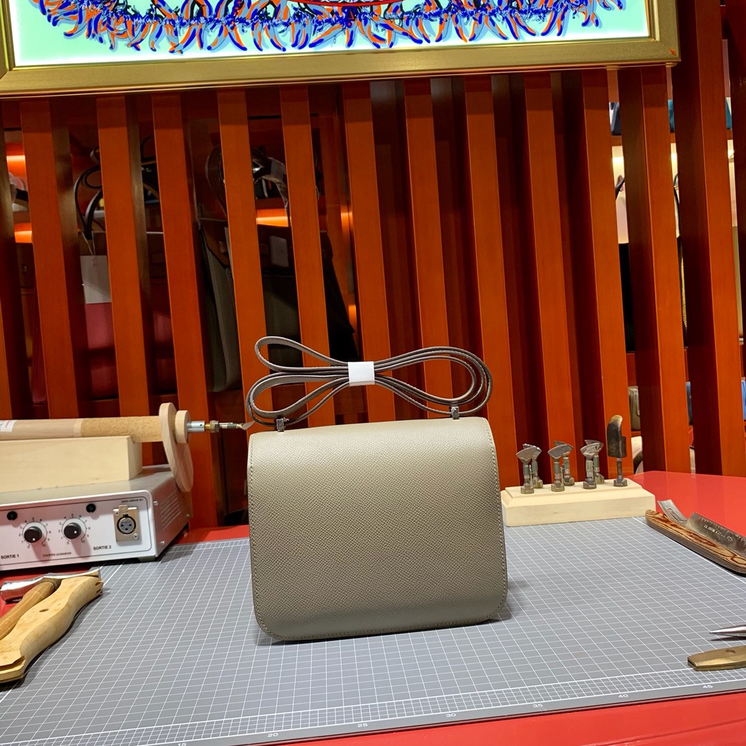 爱马仕女包价格 Hermes Constance19CM 沥青灰掌纹牛皮空姐包 银扣