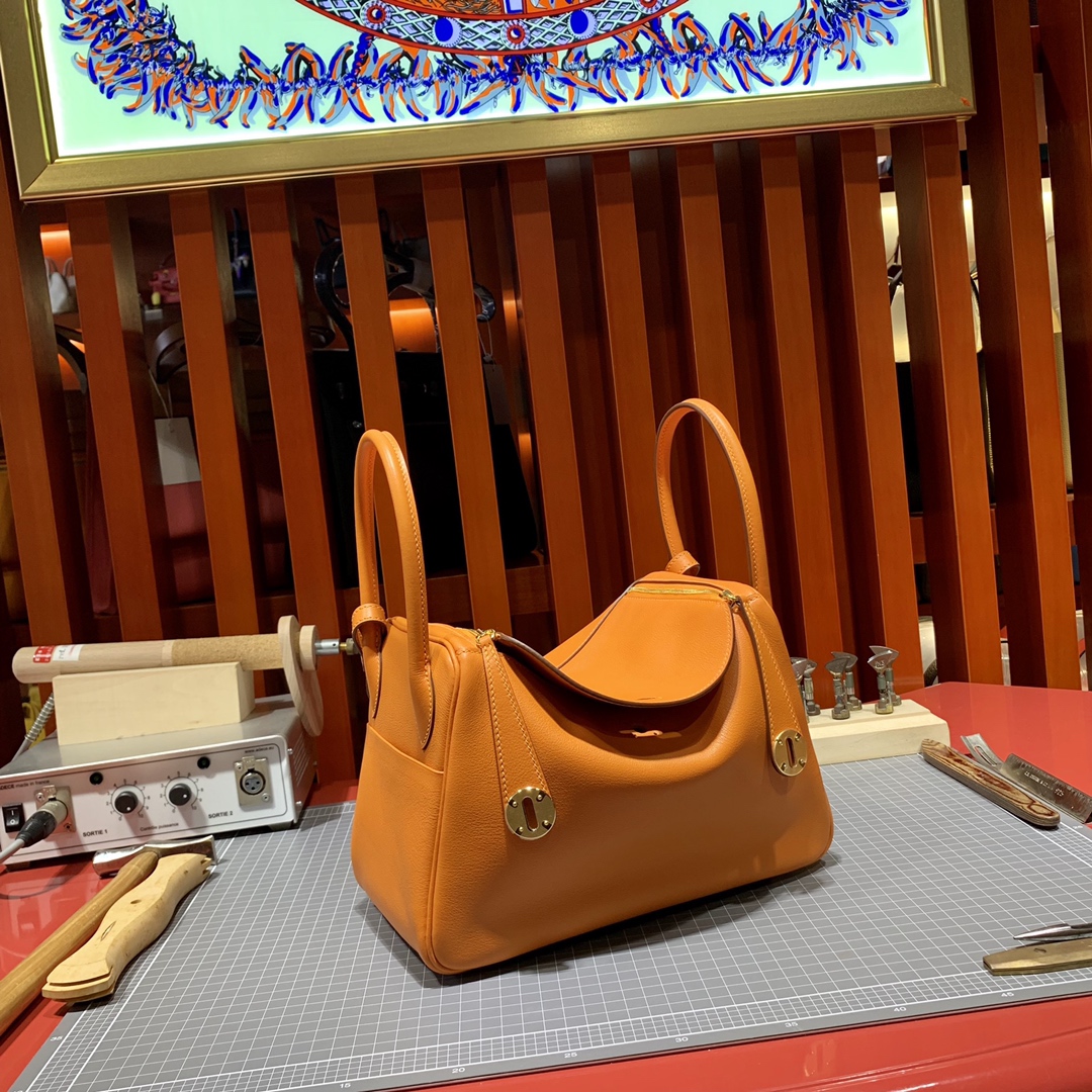 厂家直销 Hermes爱马仕杏黄色原厂Swift皮琳迪包Lindy26CM 金扣