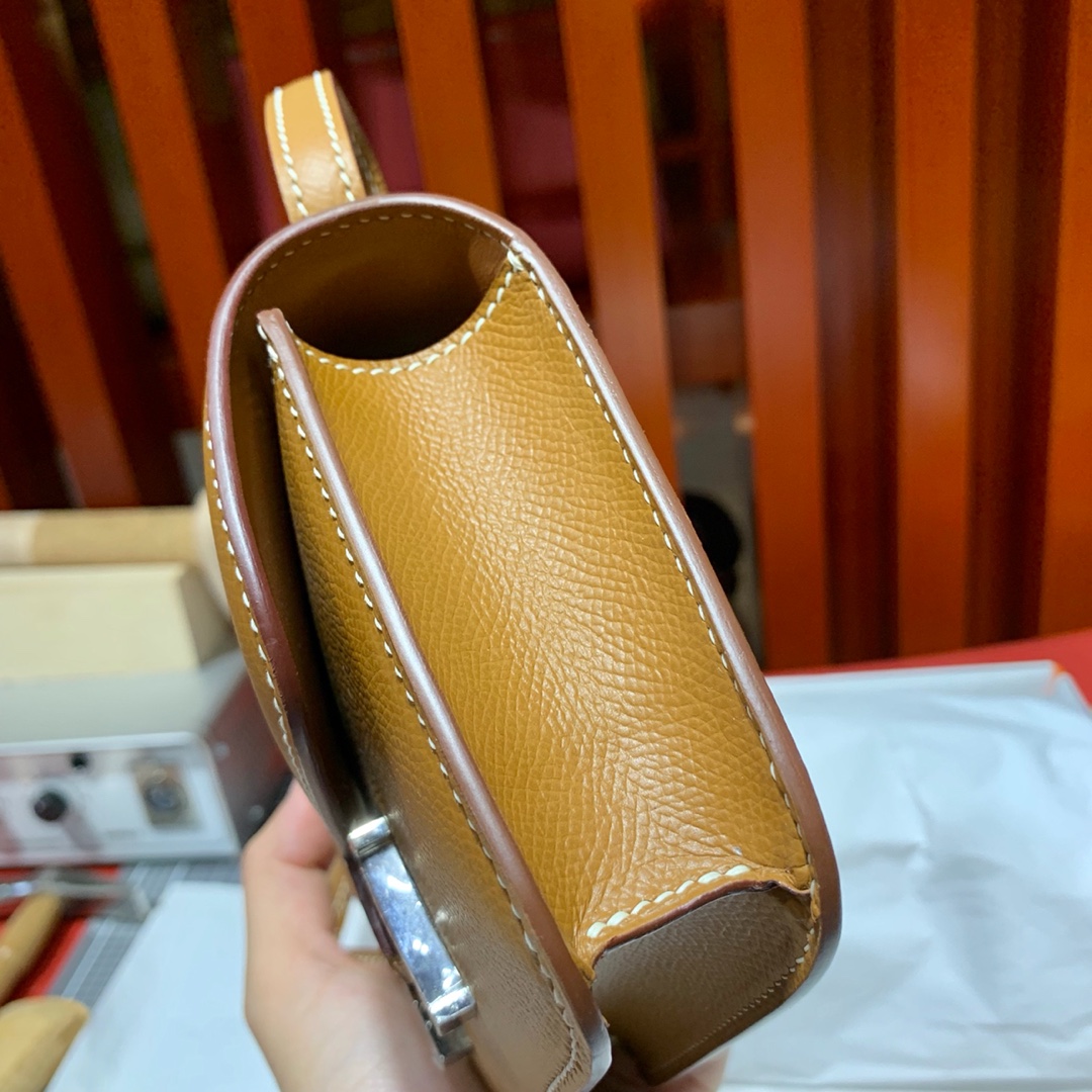 爱马仕康斯坦包价格 Hermes Mini Constance14cm 土黄色Epsom皮 金扣