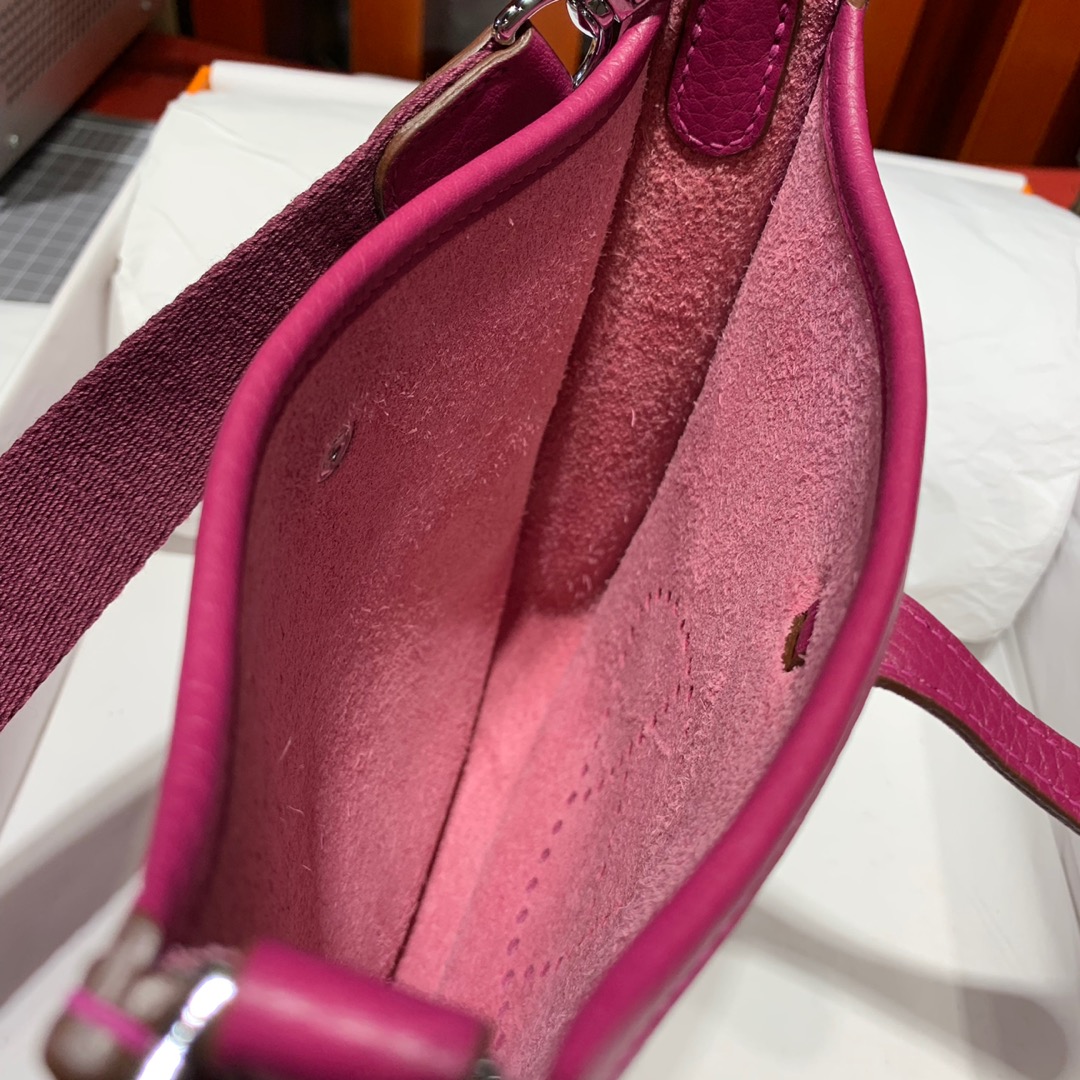 爱马仕伊芙琳包尺寸 Hermes Mini Evelyne17CM 玫瑰紫TC牛皮 银扣