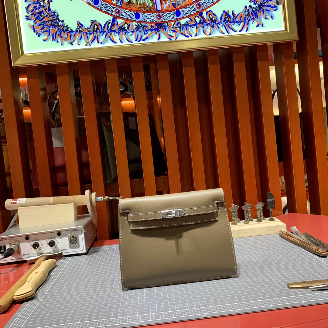 爱马仕包包官网 Hermes Kelly Danse大象灰顶级Swift牛皮单肩斜挎包