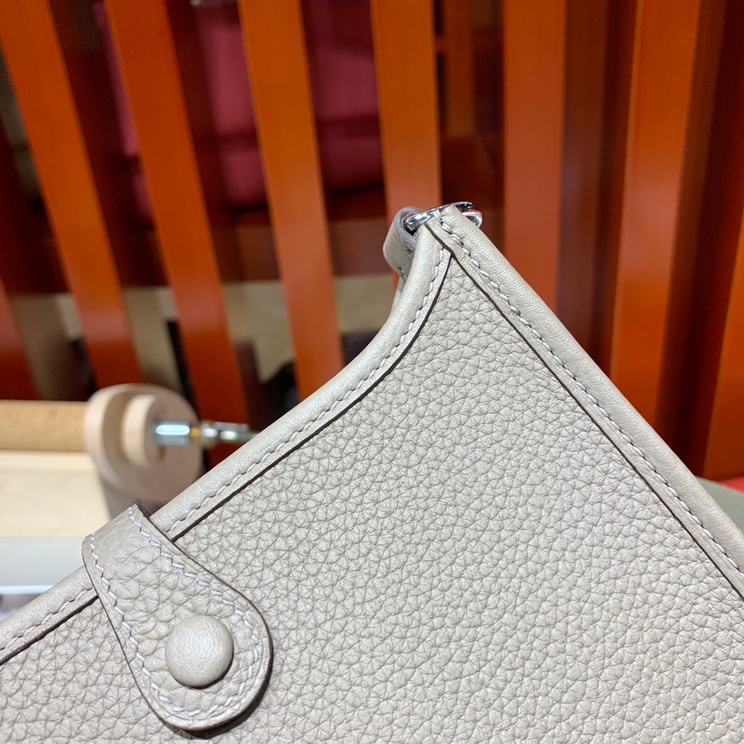 爱马仕伊芙琳包价格 Hermes Mini Evelyne17CM 沥青灰 TC牛皮 银扣