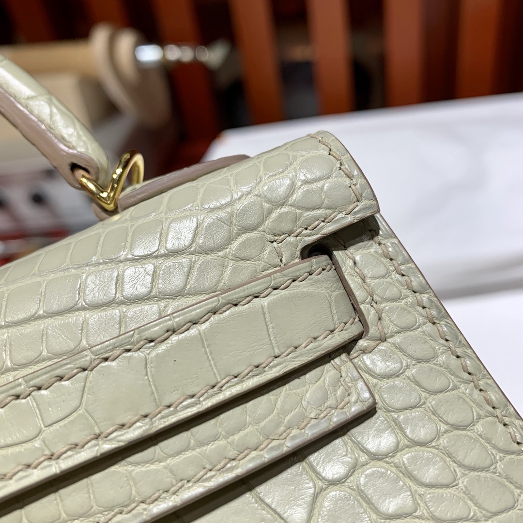 现货 爱马仕Minikelly2代手包 Hermes奶油灰雾面鳄鱼皮迷你凯莉包 金扣