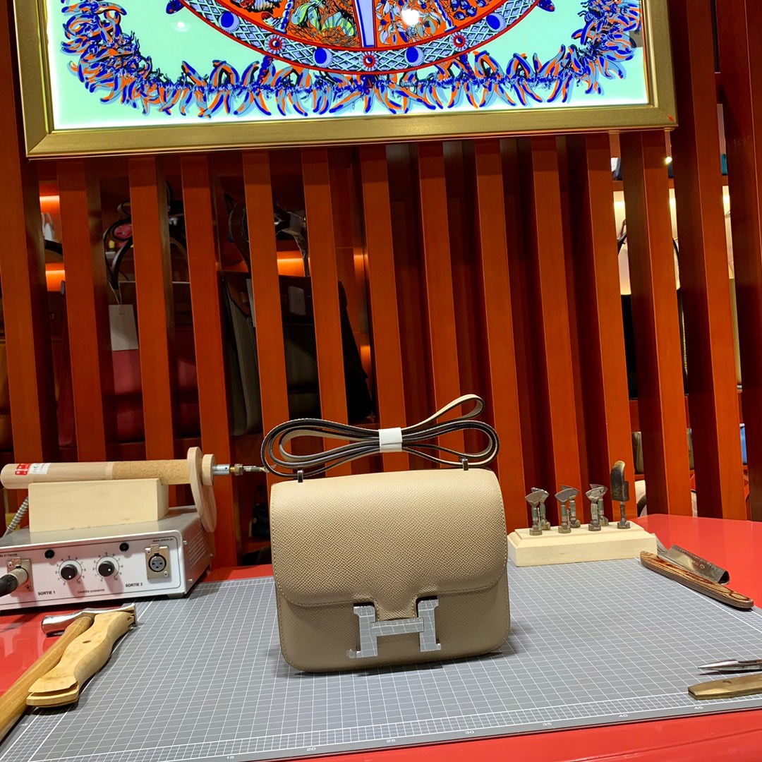 爱马仕康斯坦包 Hermes Constance19CM 风衣灰掌纹牛皮空姐包 银扣