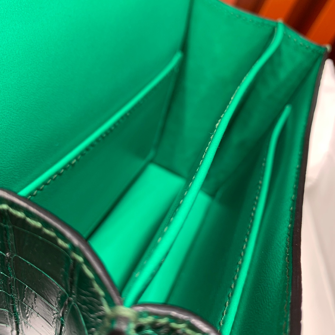 现货 Hermes Constance19CM 爱马仕翠绿色亮光鳄鱼皮空姐包 银扣
