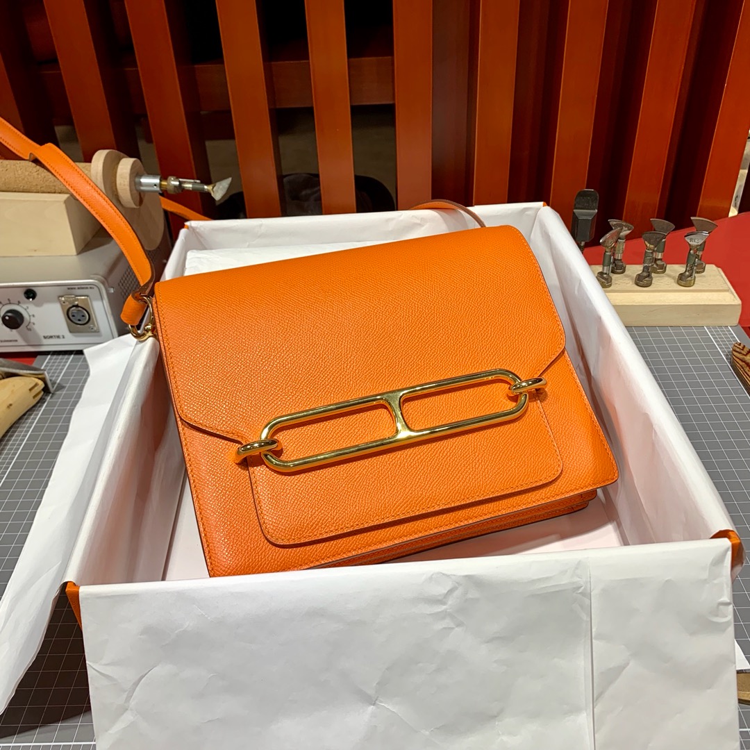爱马仕包包官网 Hermes Roulis24cm 橙色十字纹牛皮猪鼻子包 金扣