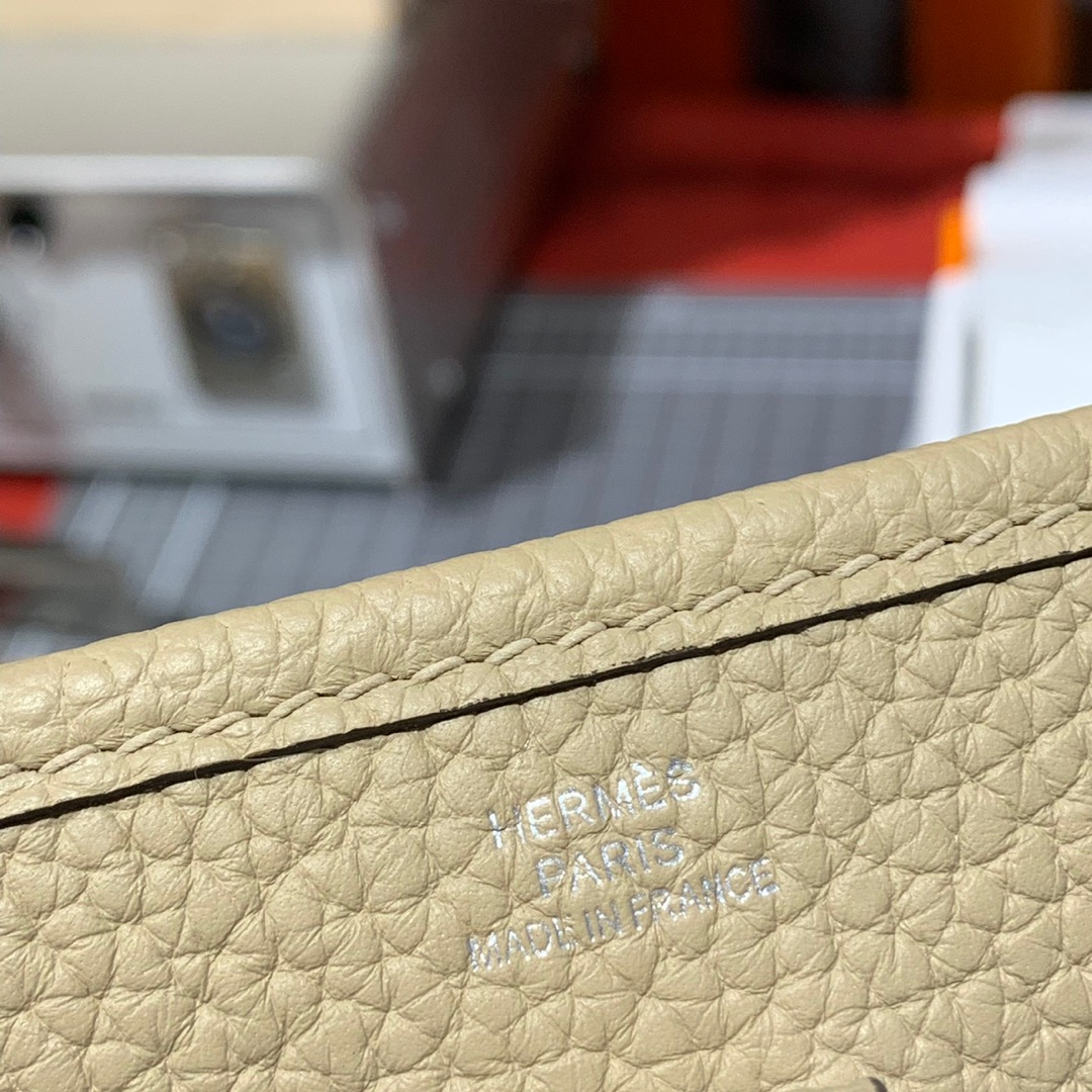 广州白云皮具城 Hermes爱马仕迷你伊芙琳包Mini Evelyne17CM 风衣灰