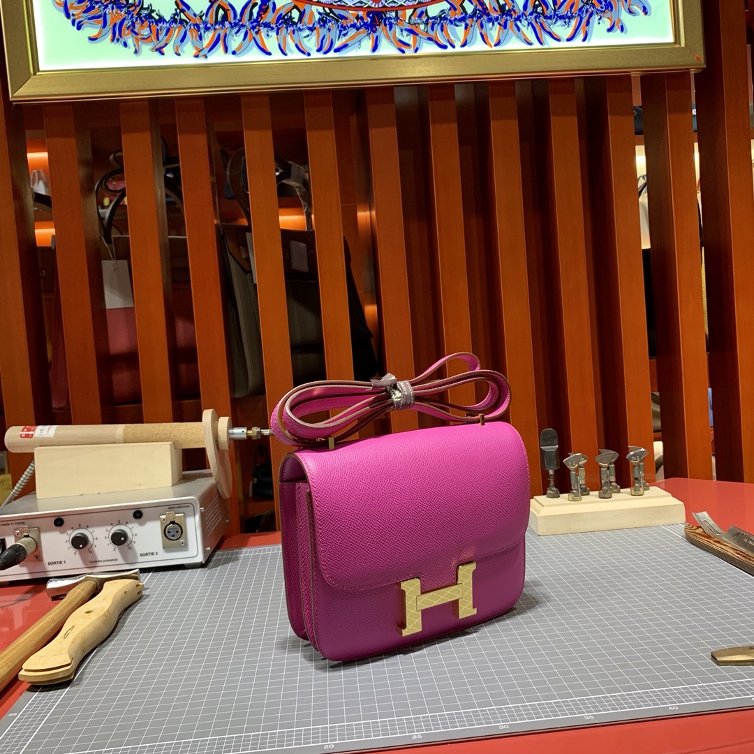 Hermes爱马仕Epsom掌纹牛皮空姐包Constance19CM 玉兰粉 金扣