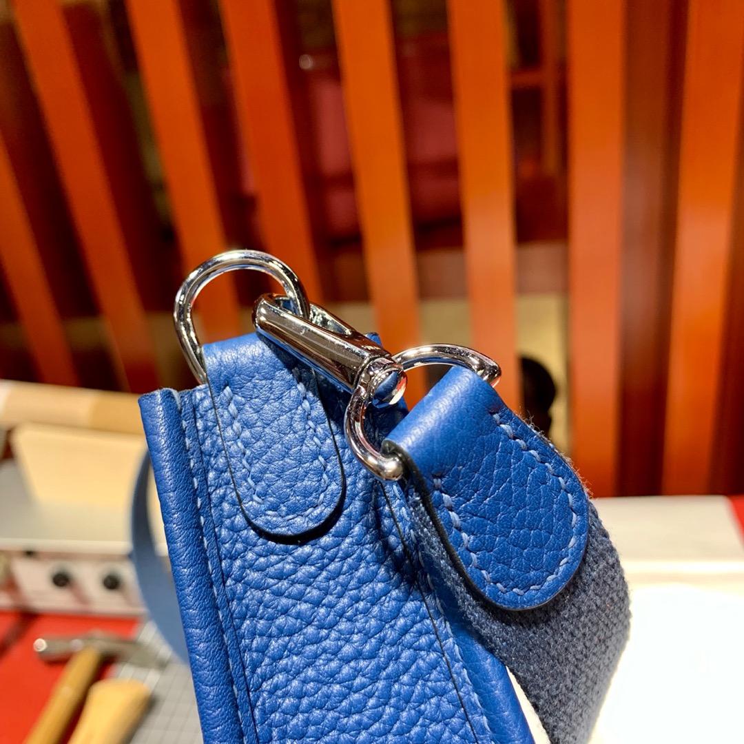 Hermes爱马仕保加利蓝原厂TC牛皮伊芙琳包Mini Evelyne17CM 银扣