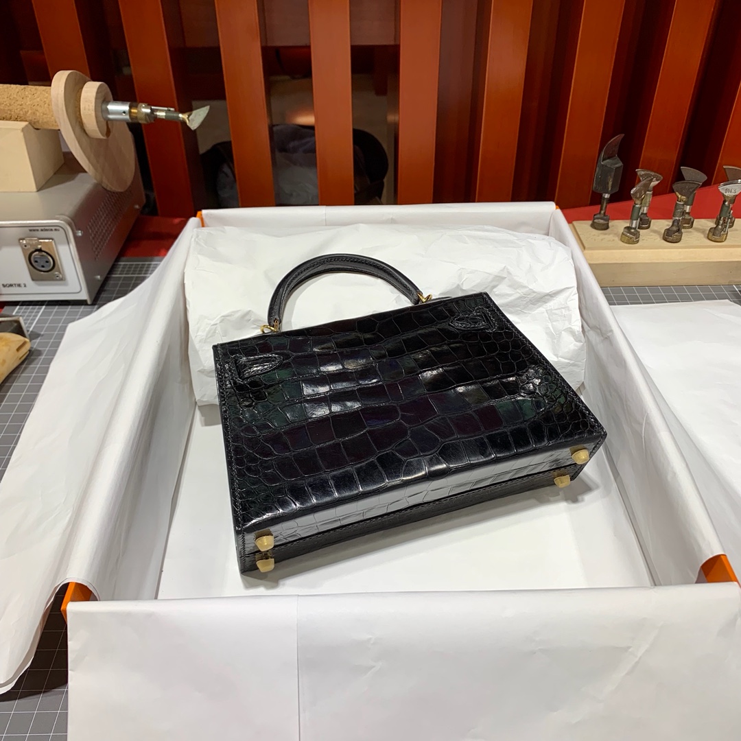 现货 Hermes Minikelly19CM 爱马仕亮光鳄鱼皮迷你凯莉包2代 黑色 金扣