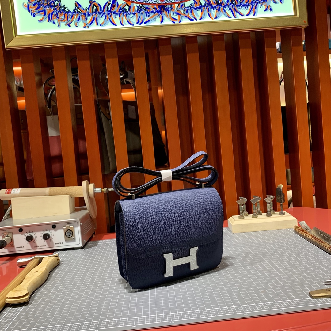 爱马仕康斯坦包尺寸 Hermes Constance19CM 宝石蓝Epsom皮 银扣