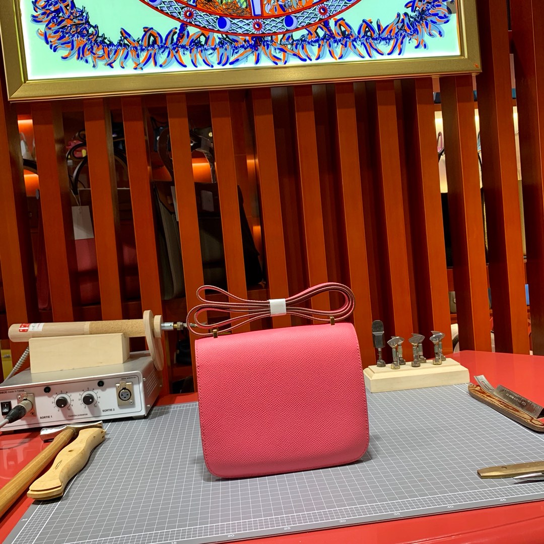 Hermes包包批发 爱马仕唇膏粉原厂Epsom牛皮康斯坦包19CM 金扣
