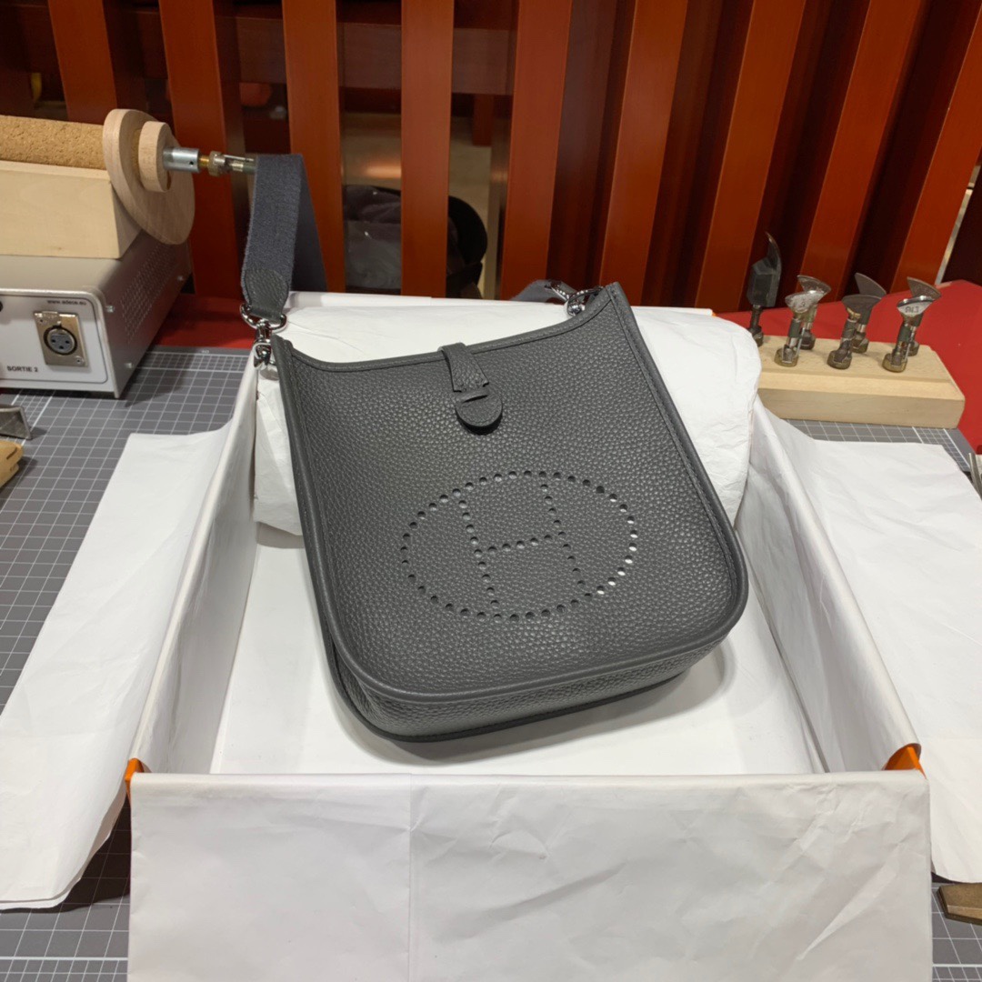 爱马仕迷你伊芙琳包 Hermes Mini Evelyne17CM 石墨灰TC牛皮 银扣