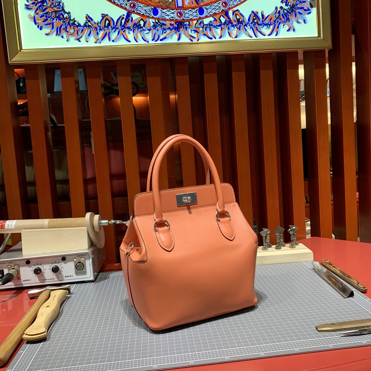 Hermes经典女包 爱马仕Swift皮牛奶包toolbox20cm 龙虾粉 金银扣