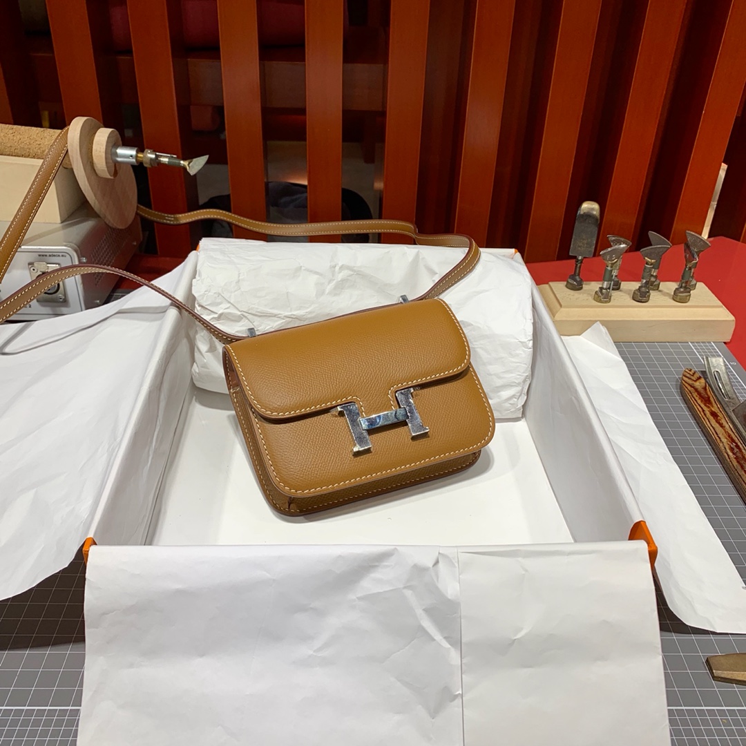 爱马仕康斯坦包价格 Hermes Mini Constance14cm 土黄色Epsom皮 金扣