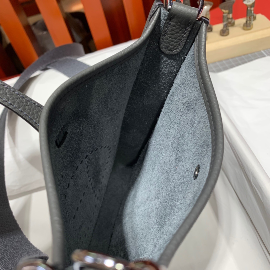 爱马仕迷你伊芙琳包 Hermes Mini Evelyne17CM 石墨灰TC牛皮 银扣