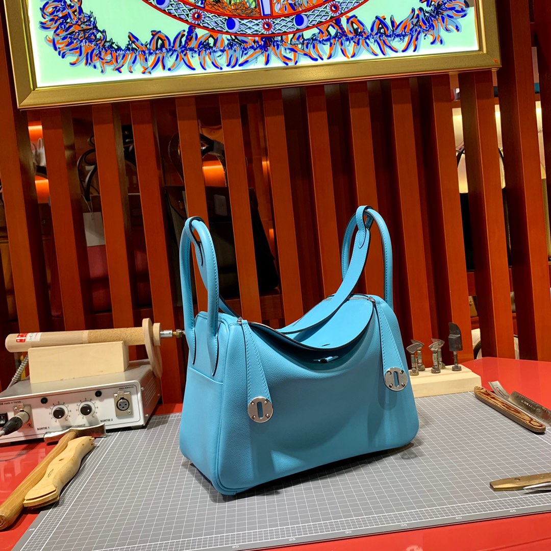 爱马仕琳迪包尺寸 Hermes Lindy26CM 北方蓝Swift皮 金银扣