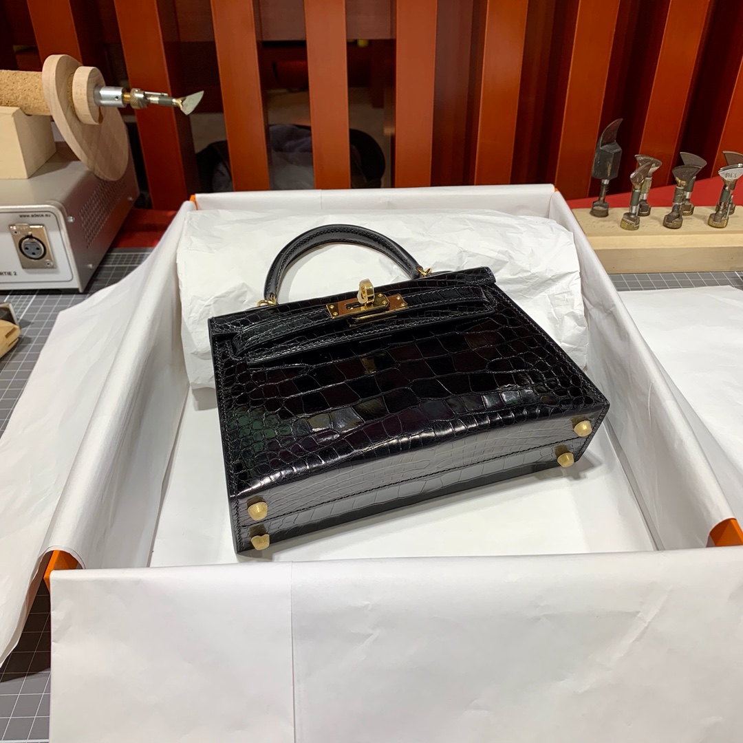 现货 Hermes Minikelly19CM 爱马仕亮光鳄鱼皮迷你凯莉包2代 黑色 金扣