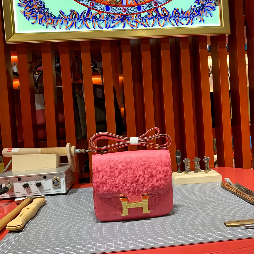Hermes包包批发 爱马仕唇膏粉原厂Epsom牛皮康斯坦包19CM 金扣