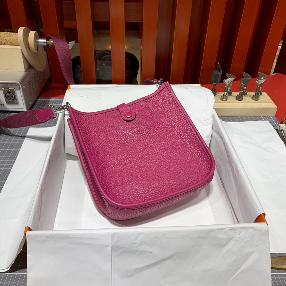 爱马仕伊芙琳包尺寸 Hermes Mini Evelyne17CM 玫瑰紫TC牛皮 银扣
