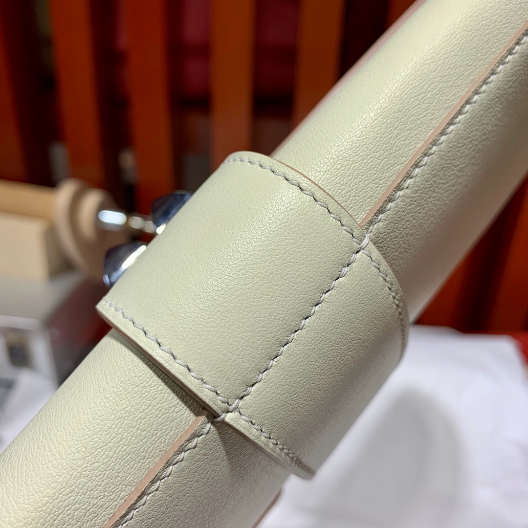 Hermes晚宴包 爱马仕奶昔白Swift皮Medor clutch CDC手包 银扣