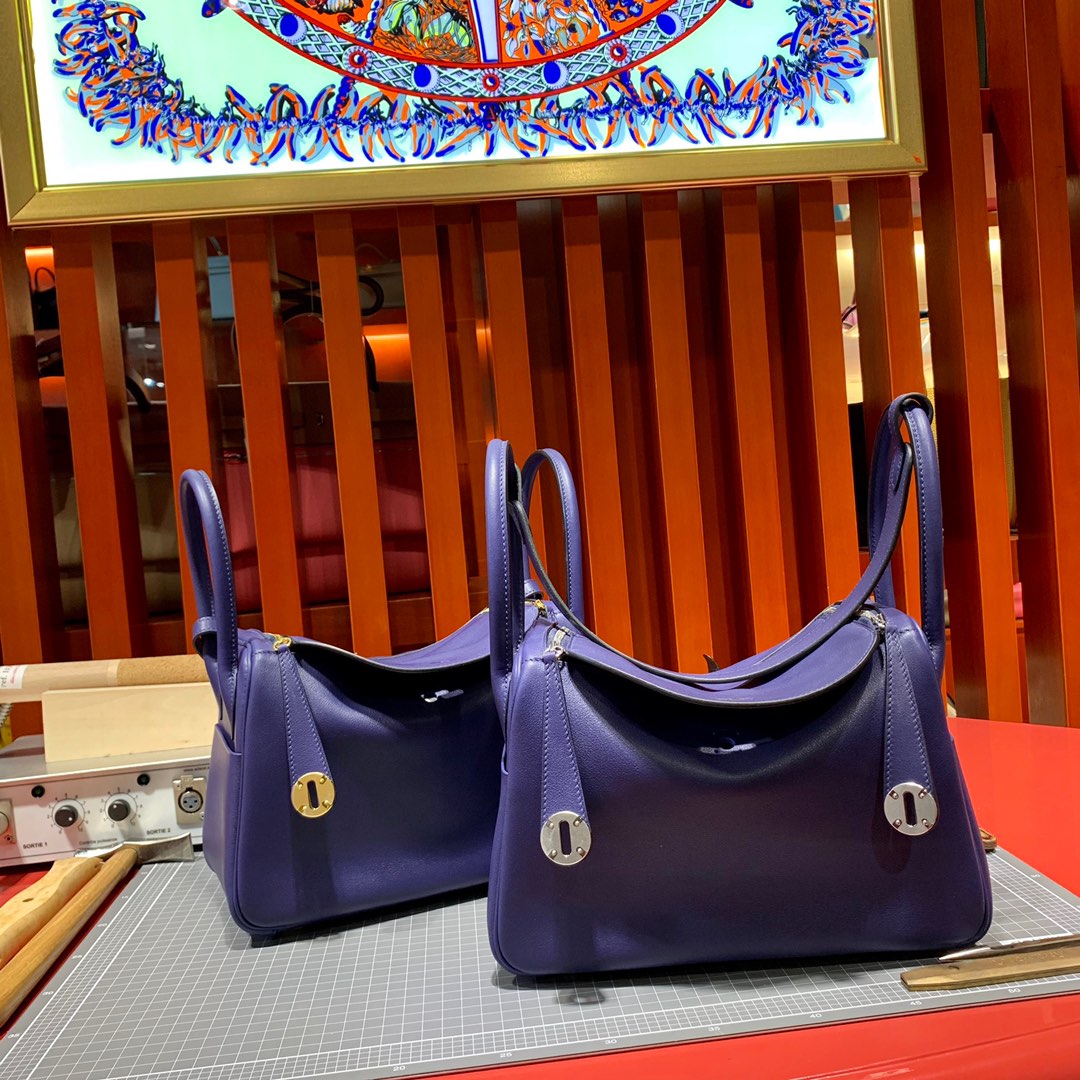爱马仕琳迪包尺寸 Hermes Lindy26CM M3水墨蓝原厂Swift皮 金银扣