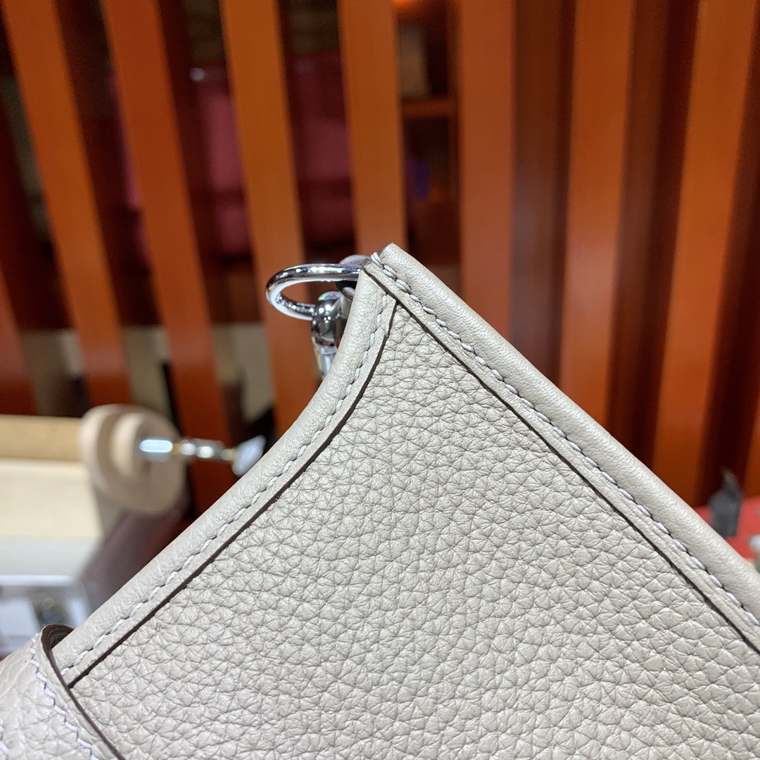 爱马仕伊芙琳包价格 Hermes Mini Evelyne17CM 沥青灰 TC牛皮 银扣