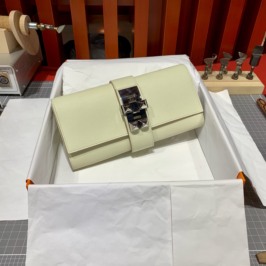 Hermes晚宴包 爱马仕奶昔白Swift皮Medor clutch CDC手包 银扣