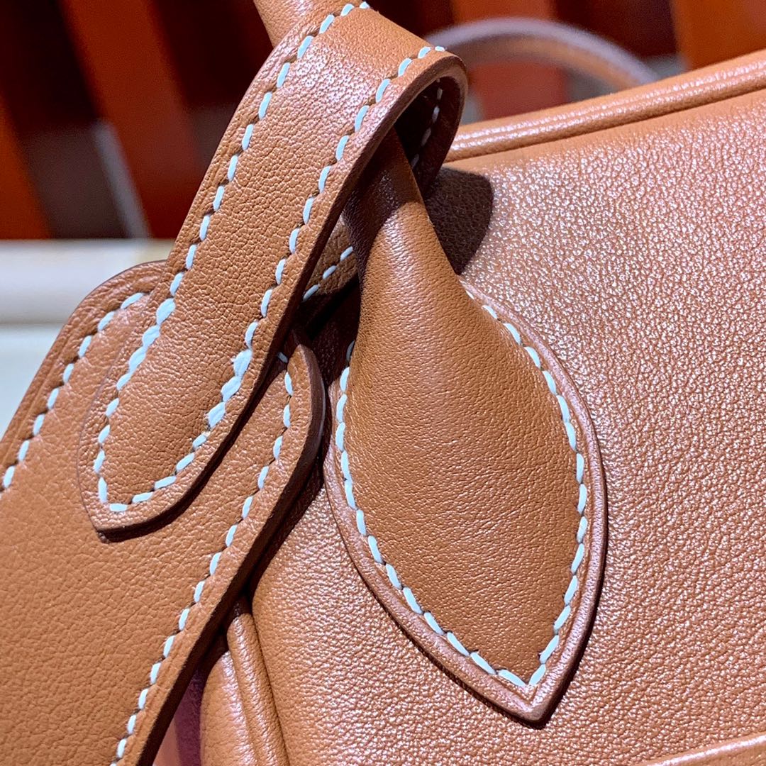 爱马仕女包价格 Hermes Lindy26CM 土黄色Swift皮琳迪包 金银扣